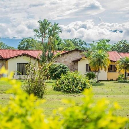 Linda Casa De Verano Con Amplias Zonas Verdes San Isidro De El General Exterior foto