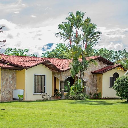 Linda Casa De Verano Con Amplias Zonas Verdes San Isidro De El General Exterior foto