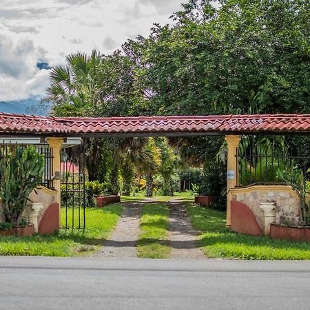 Linda Casa De Verano Con Amplias Zonas Verdes San Isidro De El General Exterior foto