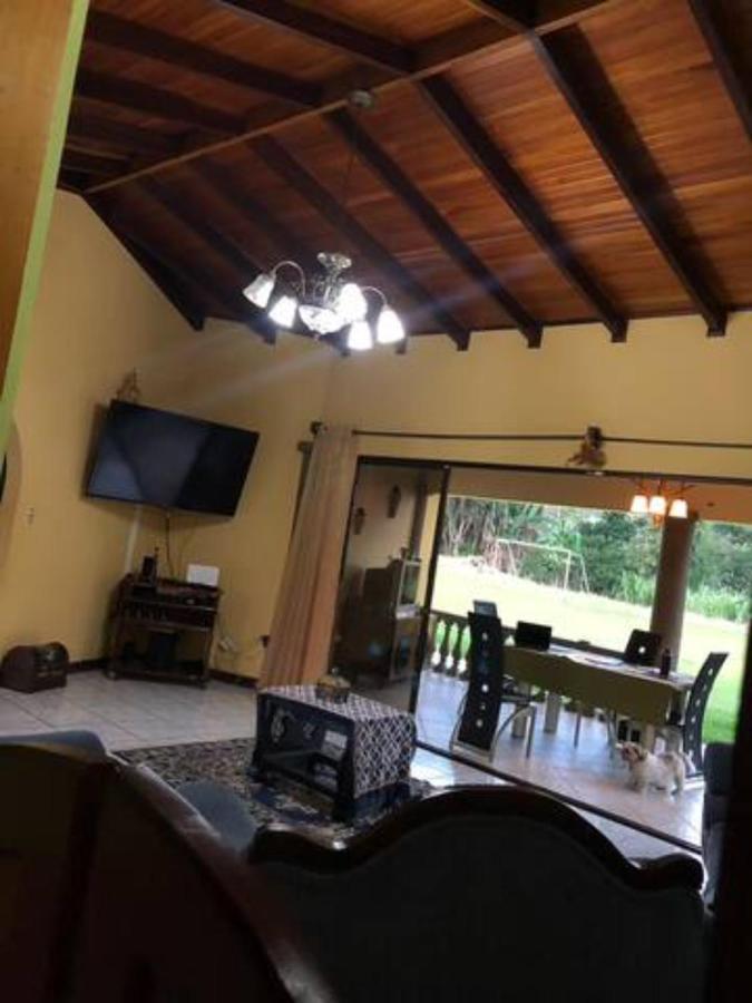 Linda Casa De Verano Con Amplias Zonas Verdes San Isidro De El General Exterior foto